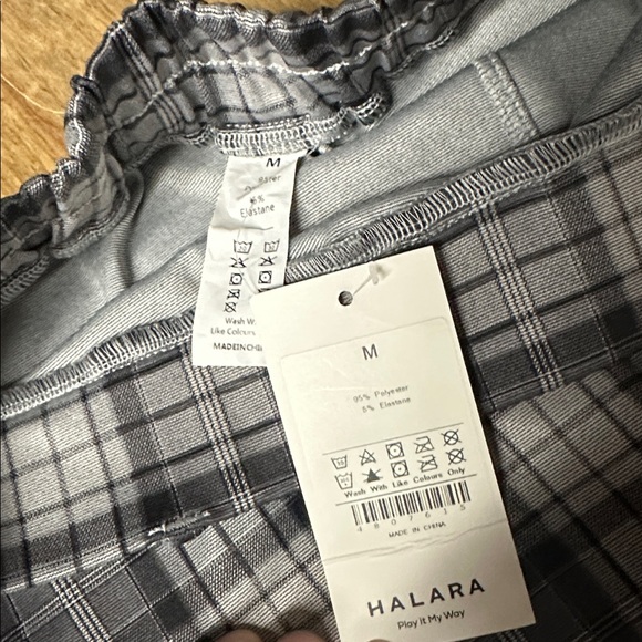Halara nwt grey black plaid high stretch waist belt loop flare wide leg pant - Picture 4 of 5